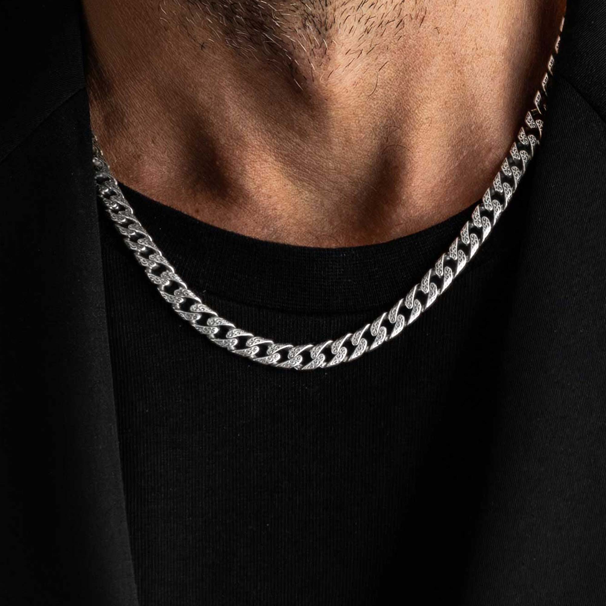 Fulda  Embroidery Patterned Silver Chain Necklace 2